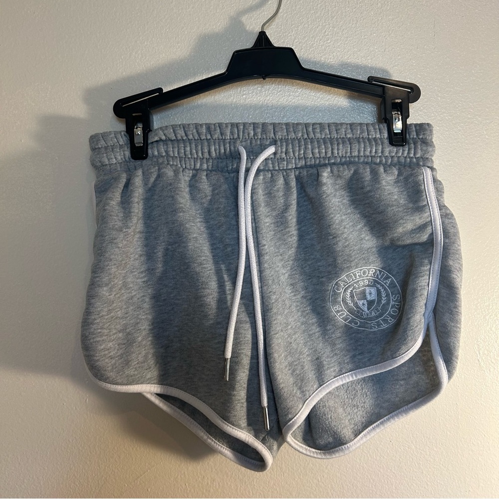 Love Streak Casual Comfy Grey Shorts Womens Small